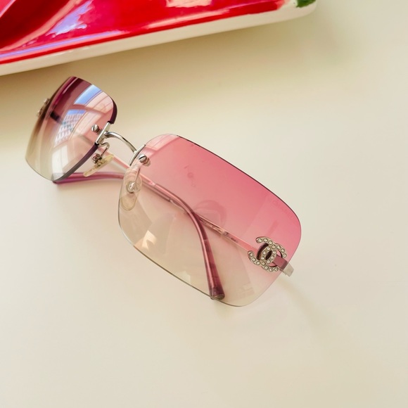 CHANEL Accessories - RARE🌸 Vintage CHANEL light pink crystal rimless CC sunglasses